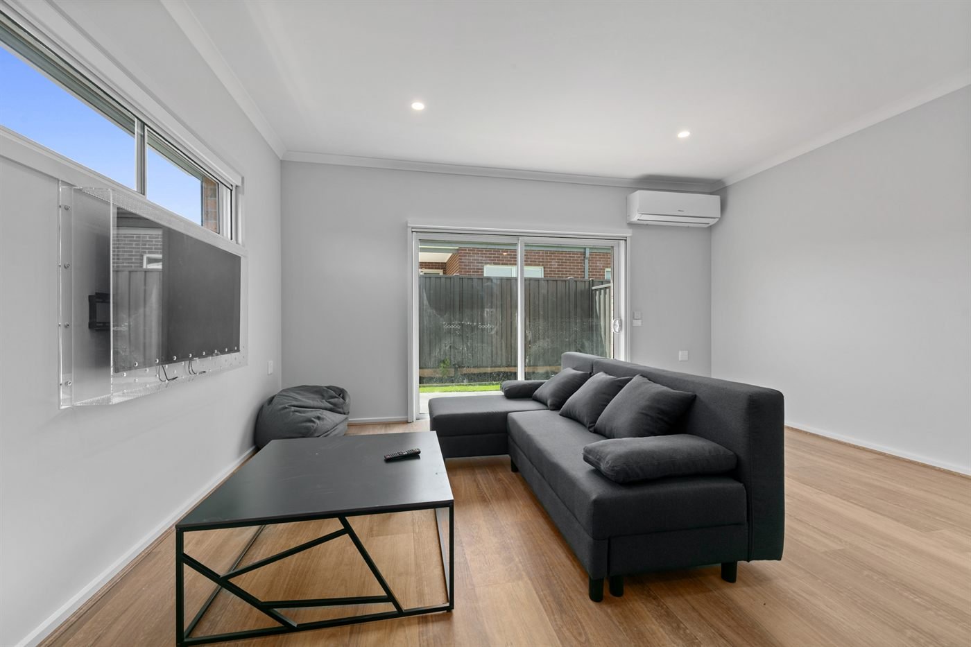 1 Vacca Close, photograph 3.