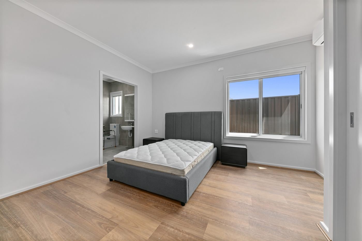 1 Vacca Close, photograph 8.