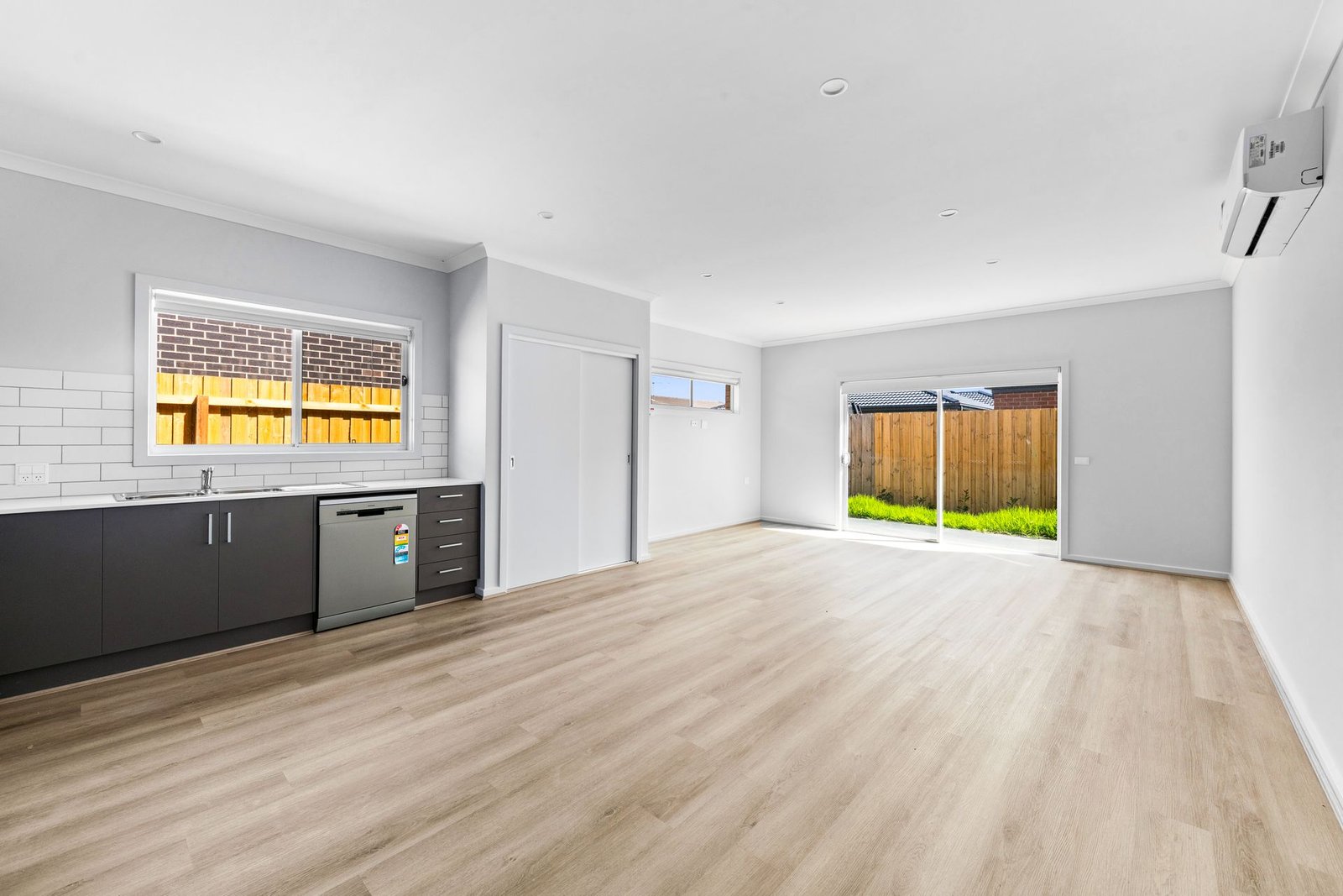 100 Barracouta Drive, photograph 9.