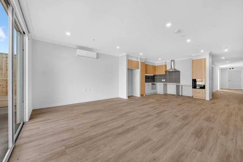110 Houdini Drive, photograph 1.