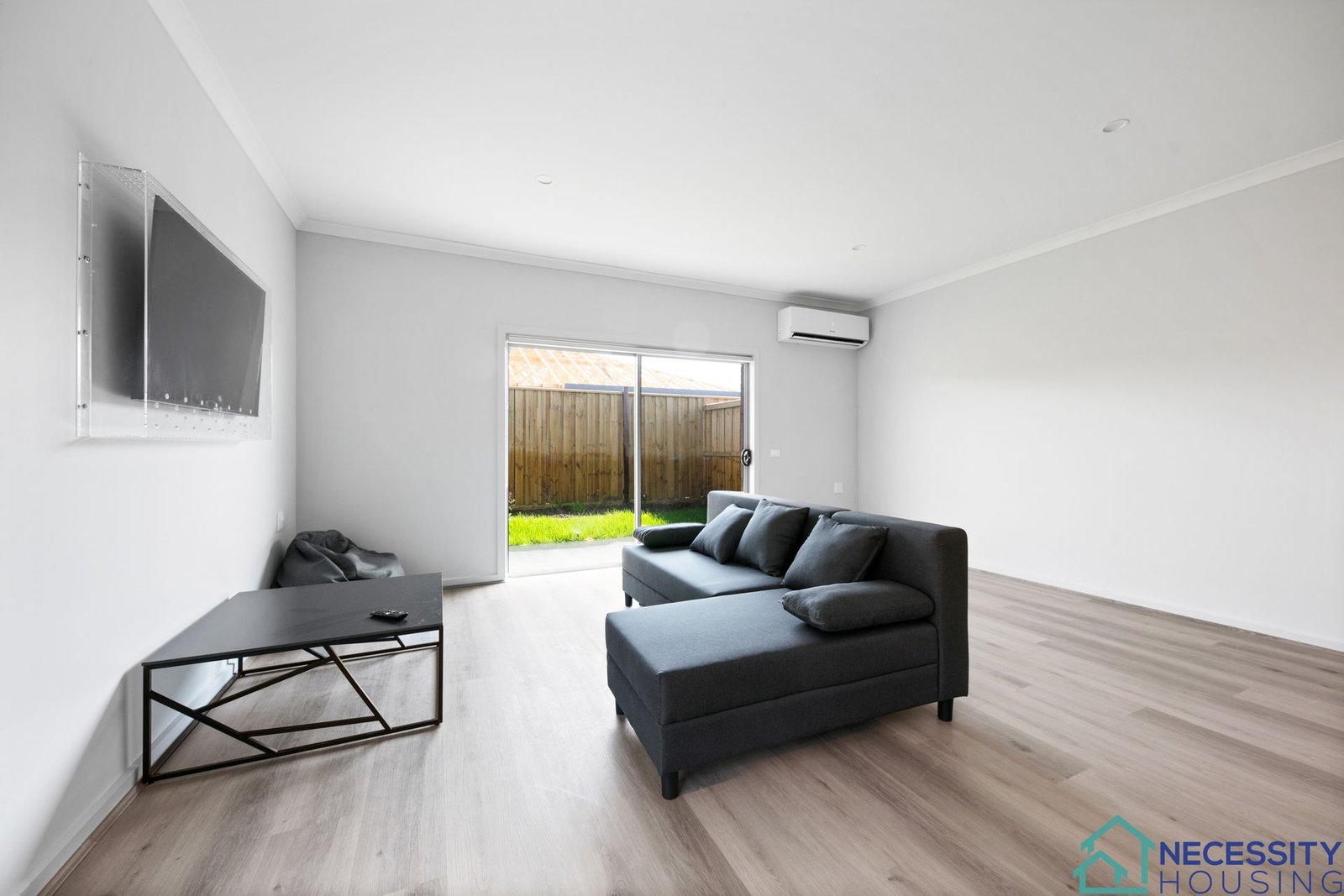 117 Grevillea Drive, photograph 3.