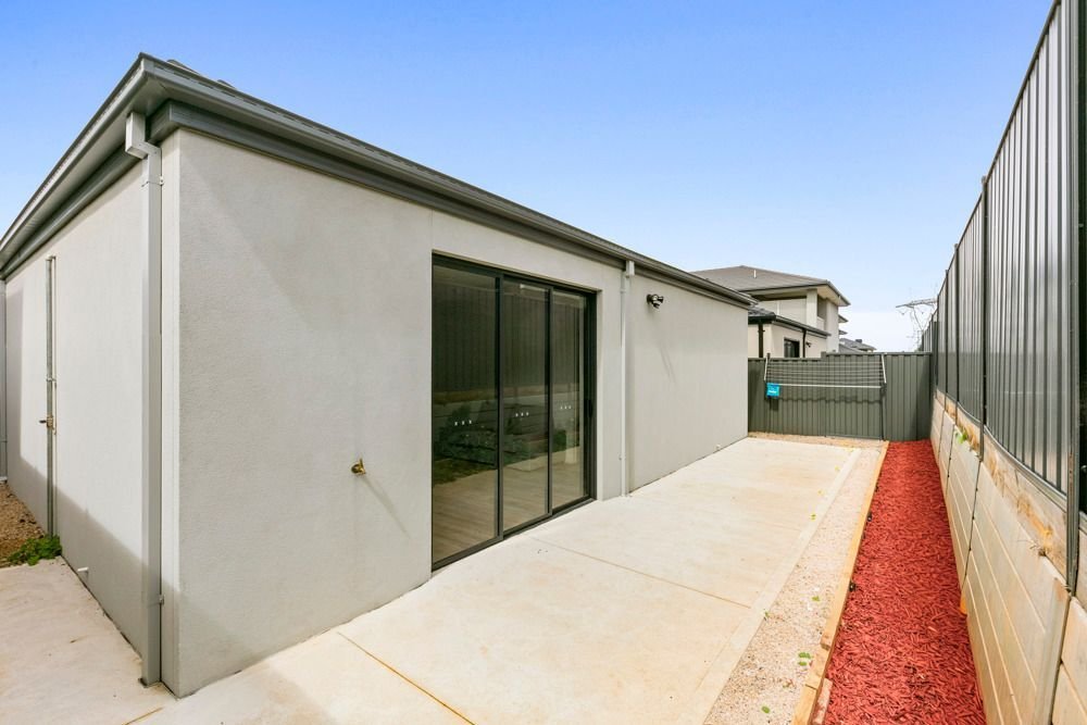 12 Youyangs Street, photograph 1.