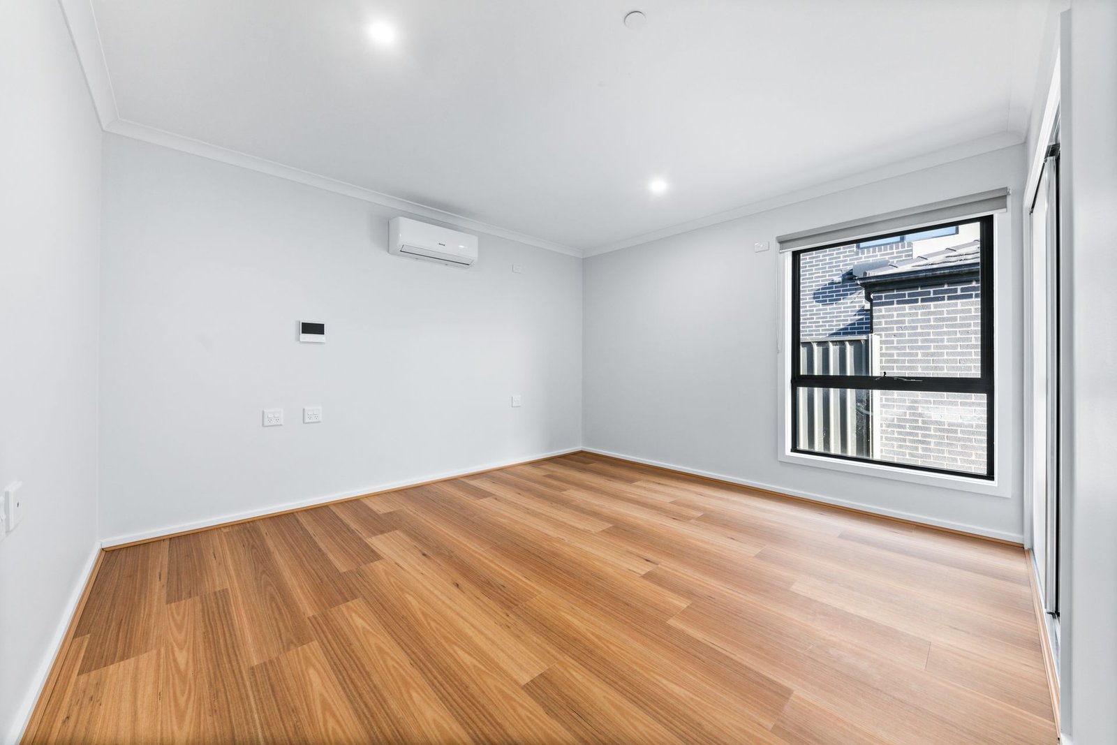 13 Velvet Circuit, photograph 7.