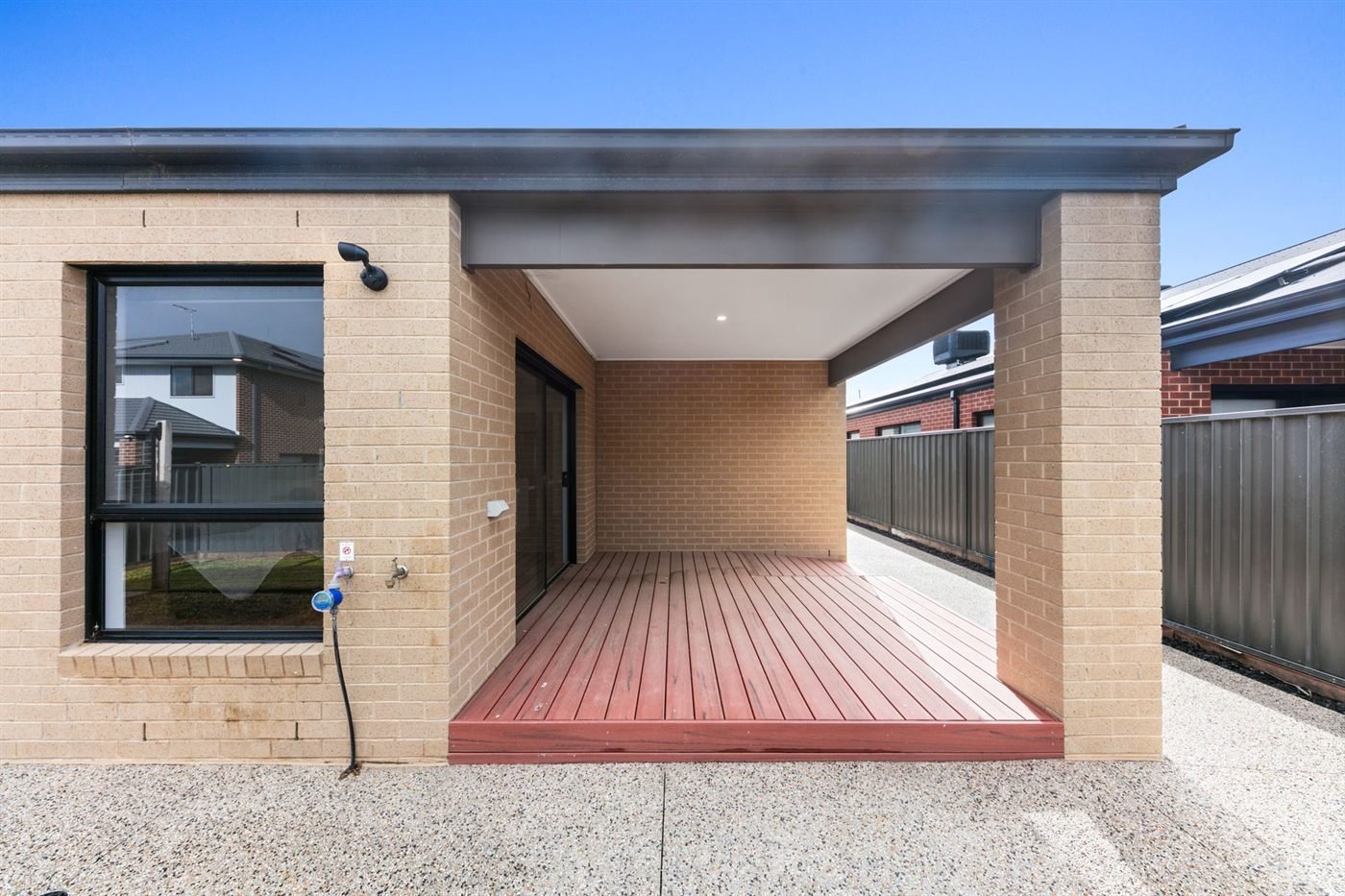13 Velvet Circuit, photograph 12.
