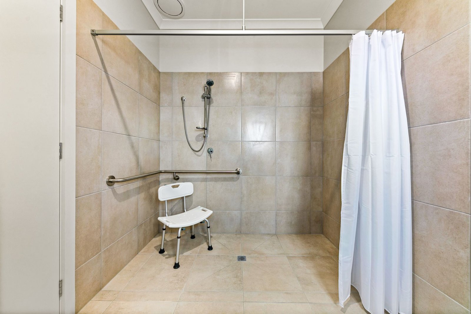 16 Garganey Road, photograph 6.