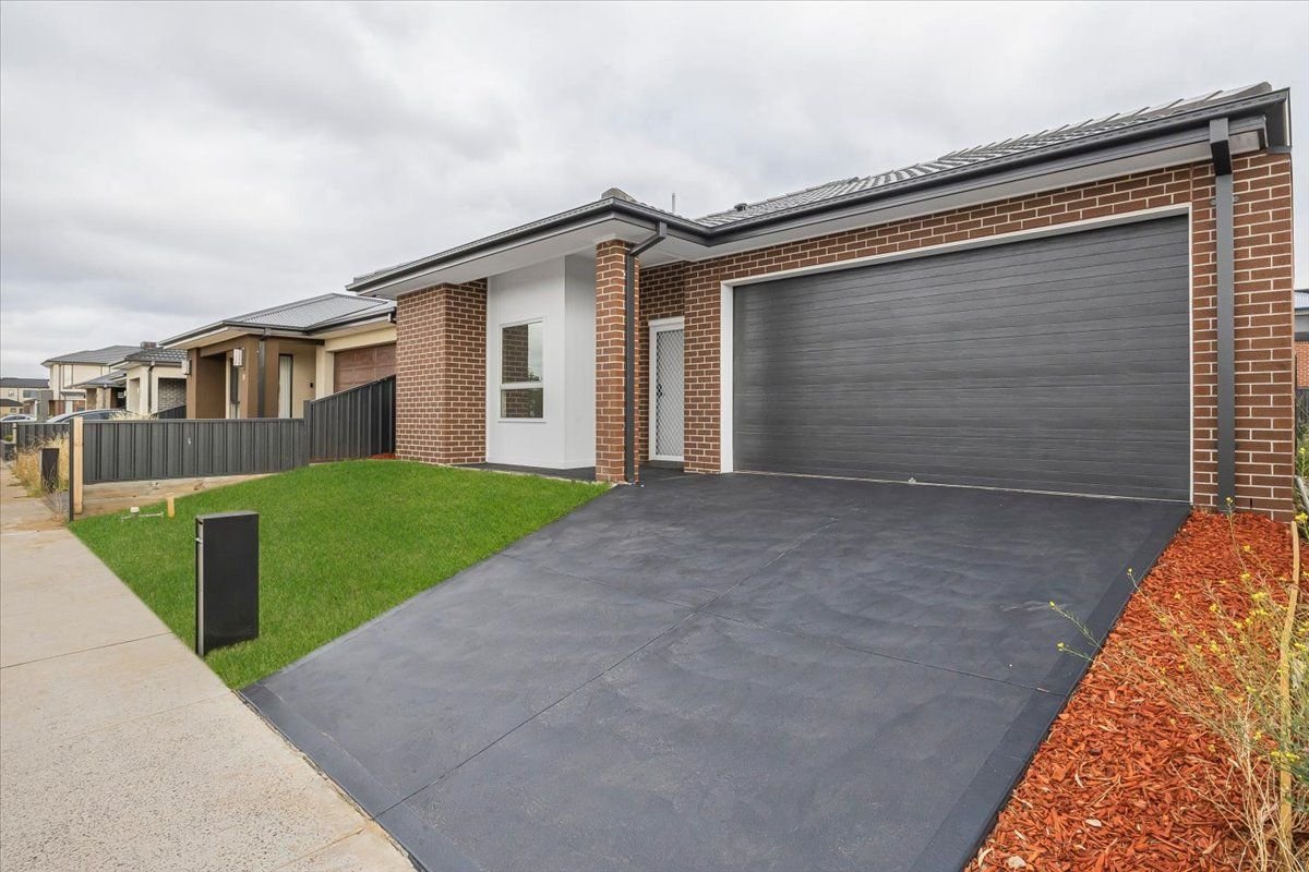 16 Rochford Way, photograph 4.