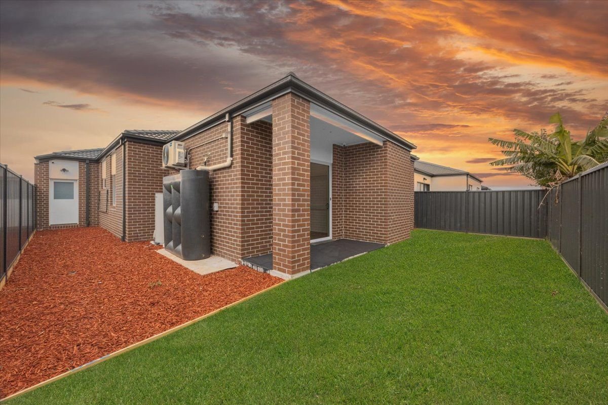 16 Rochford Way, photograph 6.