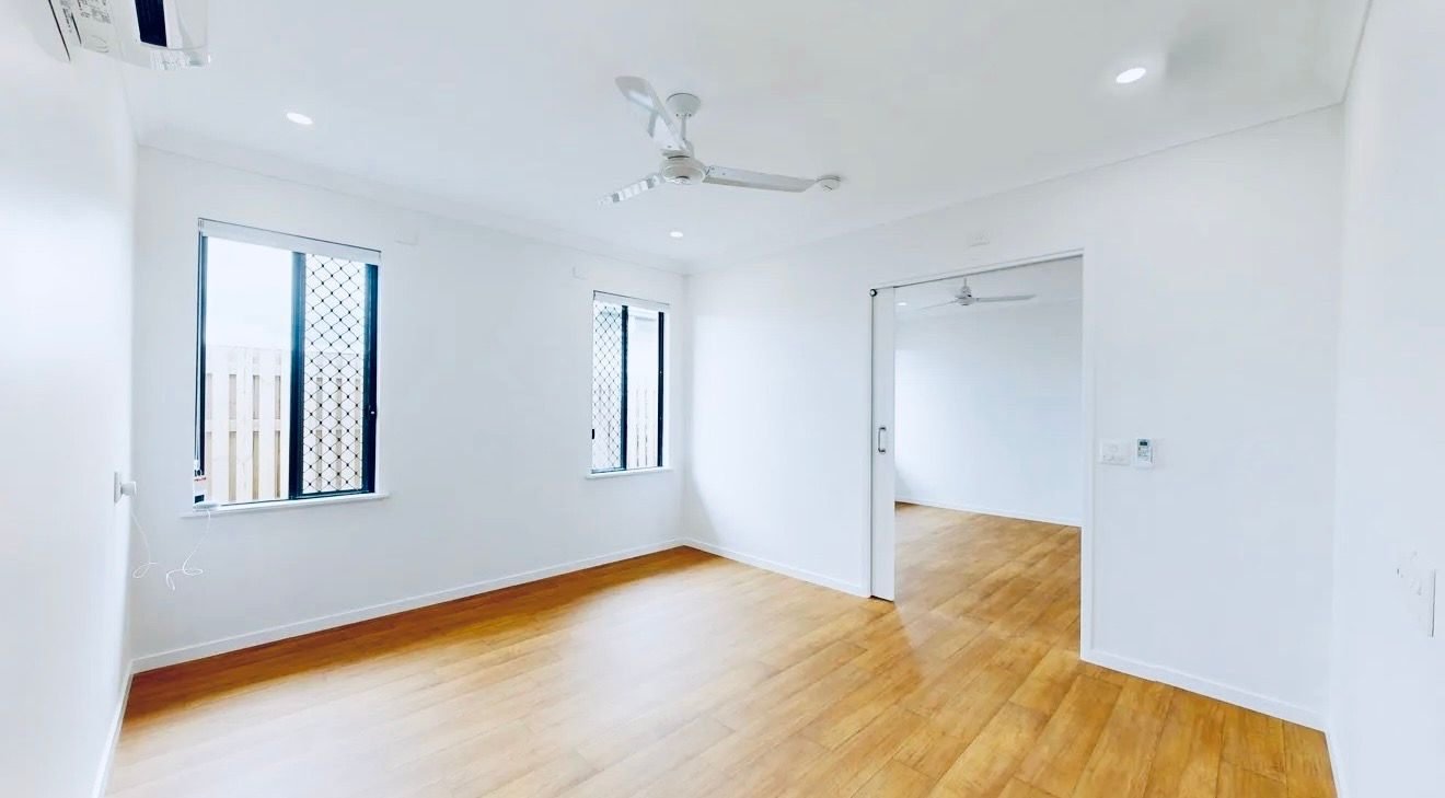 18 Reserve Drive, photograph 2.