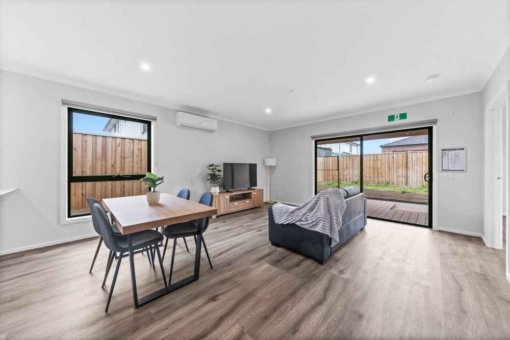 19 Alrose Grove, photograph 3.