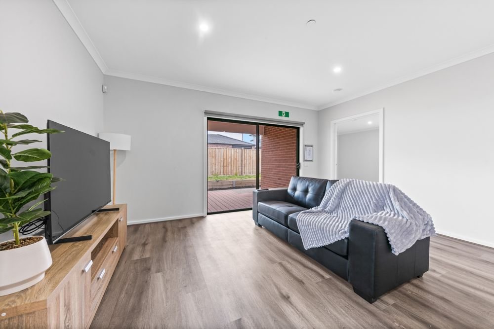 19 Alrose Grove, photograph 4.