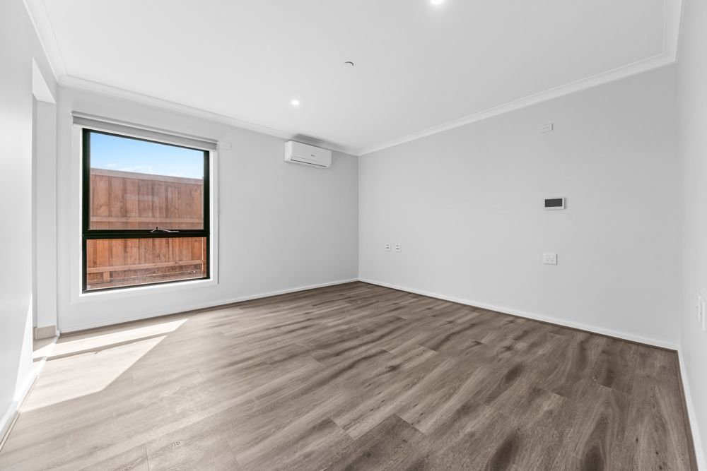 19 Alrose Grove, photograph 8.