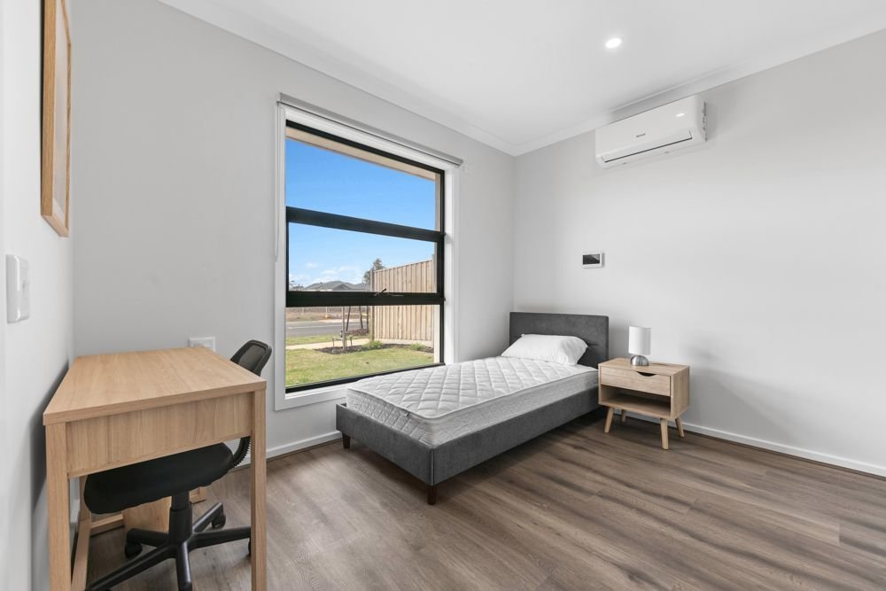19 Alrose Grove, photograph 9.