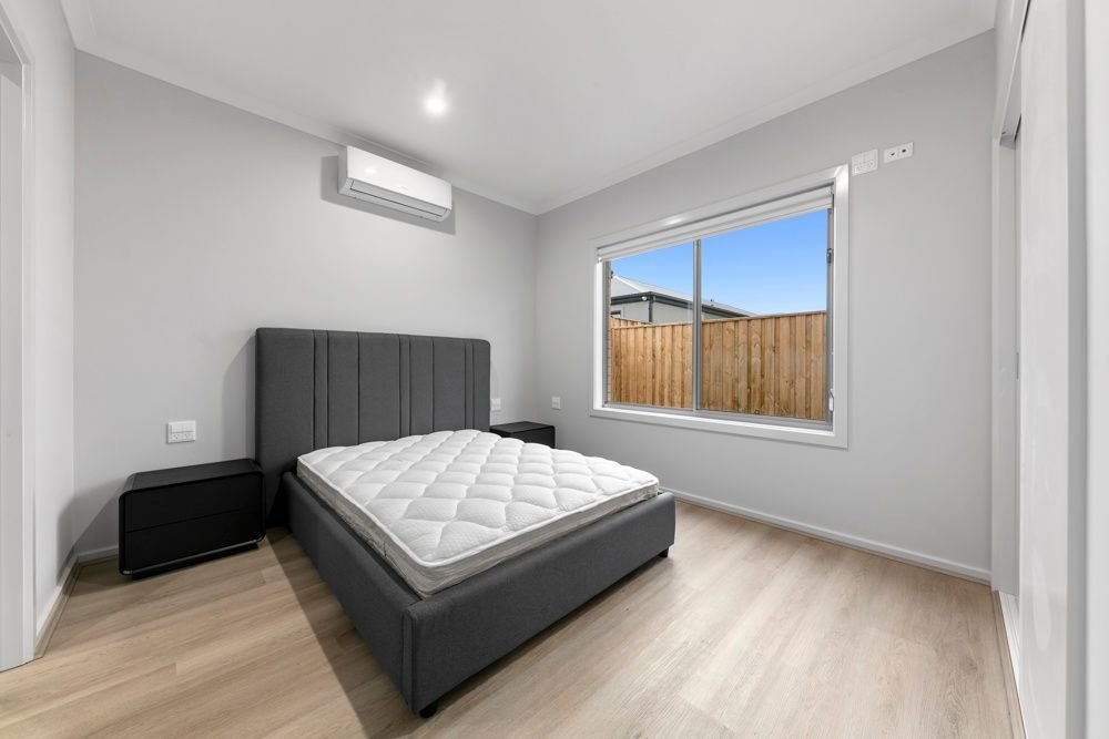 19 Balmore Street, photograph 7.
