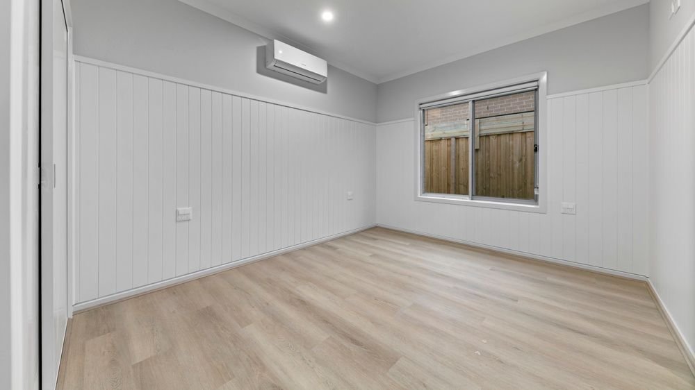19 Balmore Street, photograph 8.