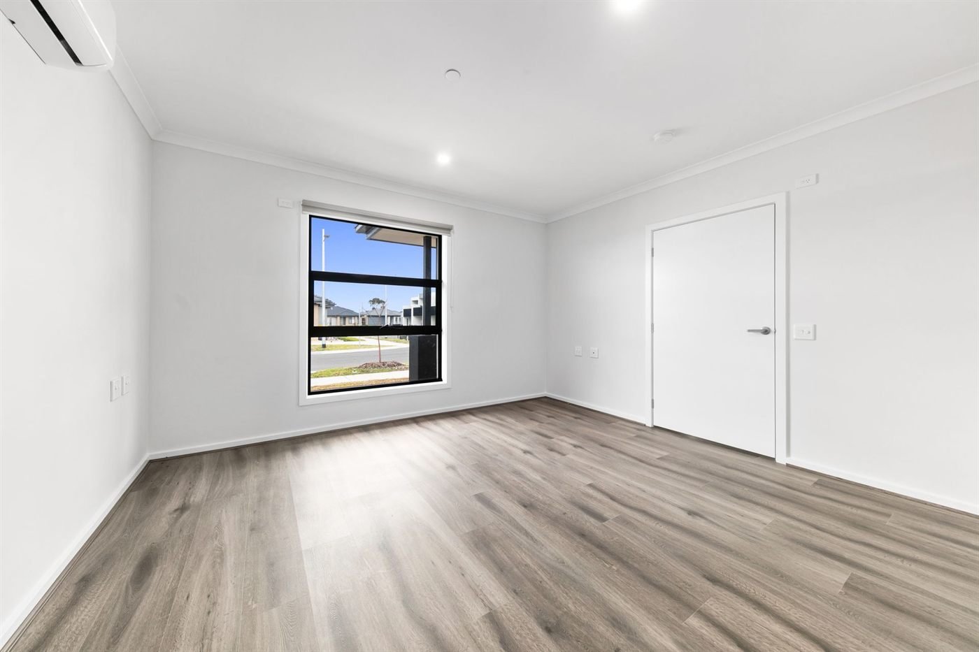 19 Stingray Street, photograph 1.