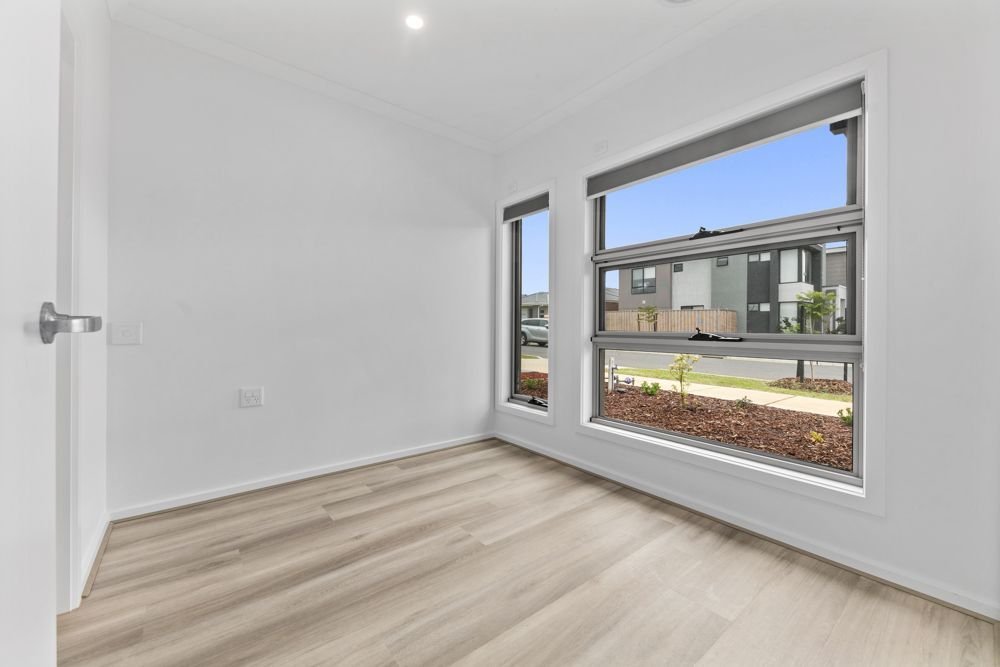 20 Munro Drive, photograph 3.