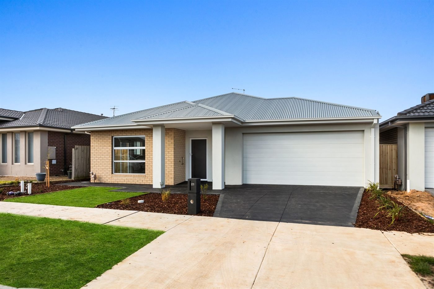 21 Falcon Street, photograph 1.