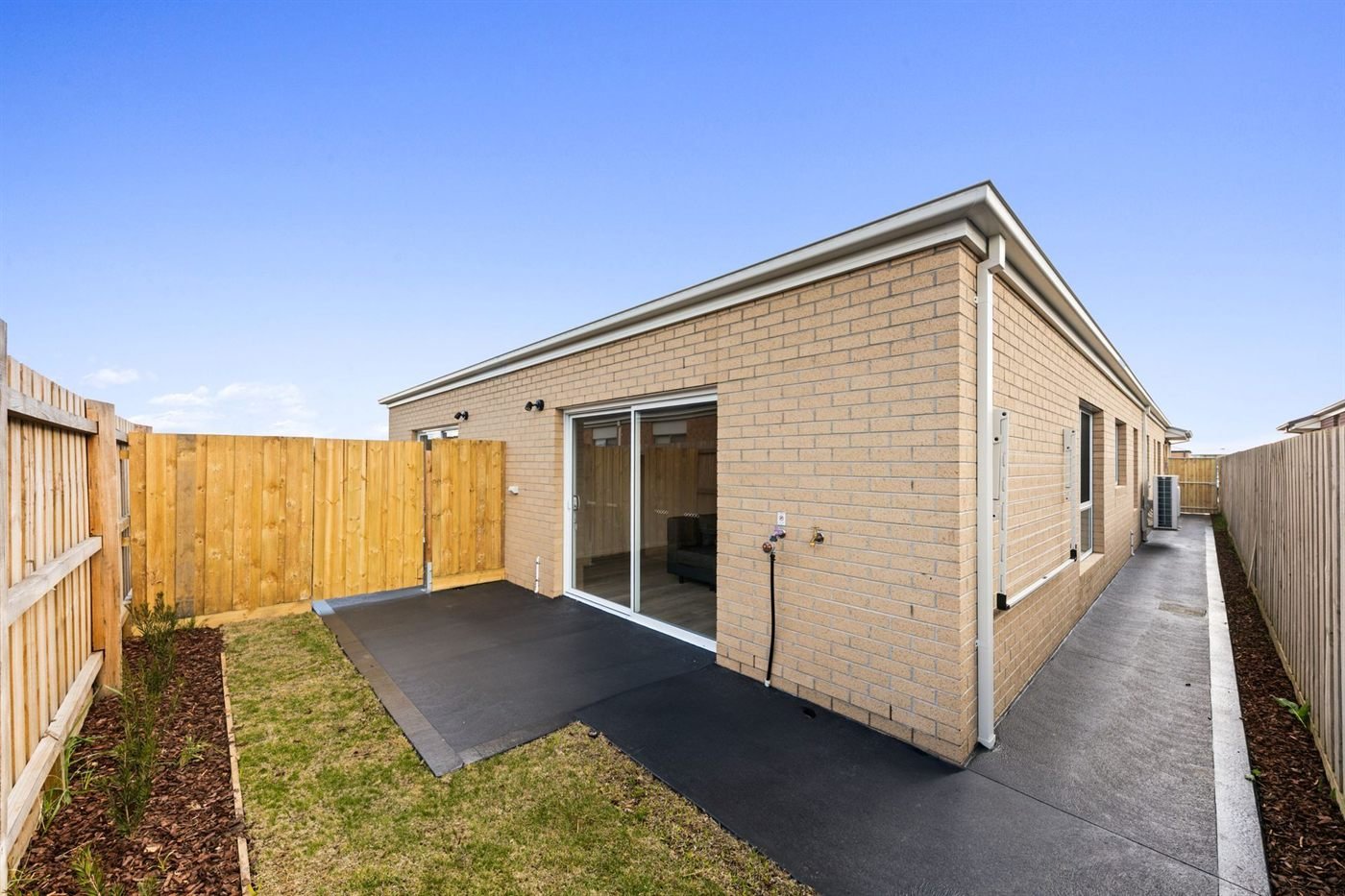 21 Falcon Street, photograph 10.
