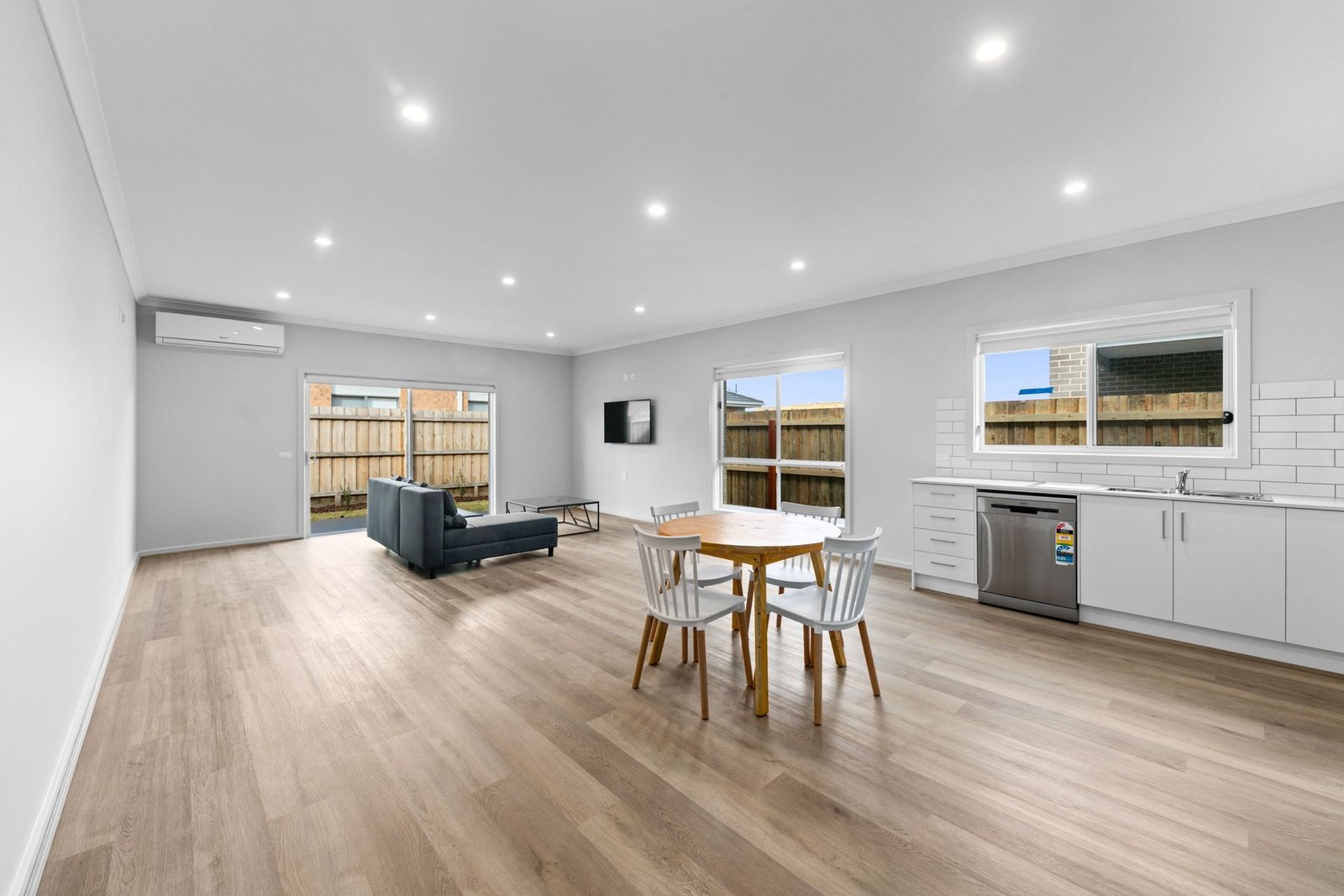 21 Falcon Street, photograph 11.