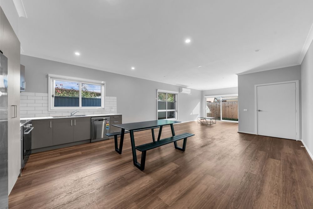 219 Plantation Road, photograph 6.
