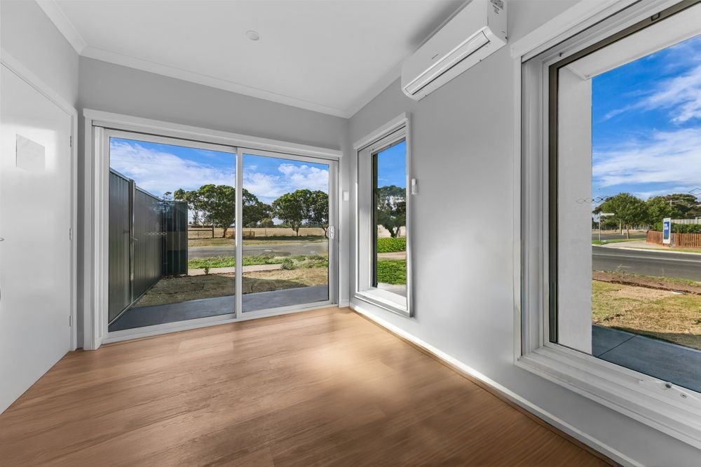 219 Plantation Road, photograph 12.