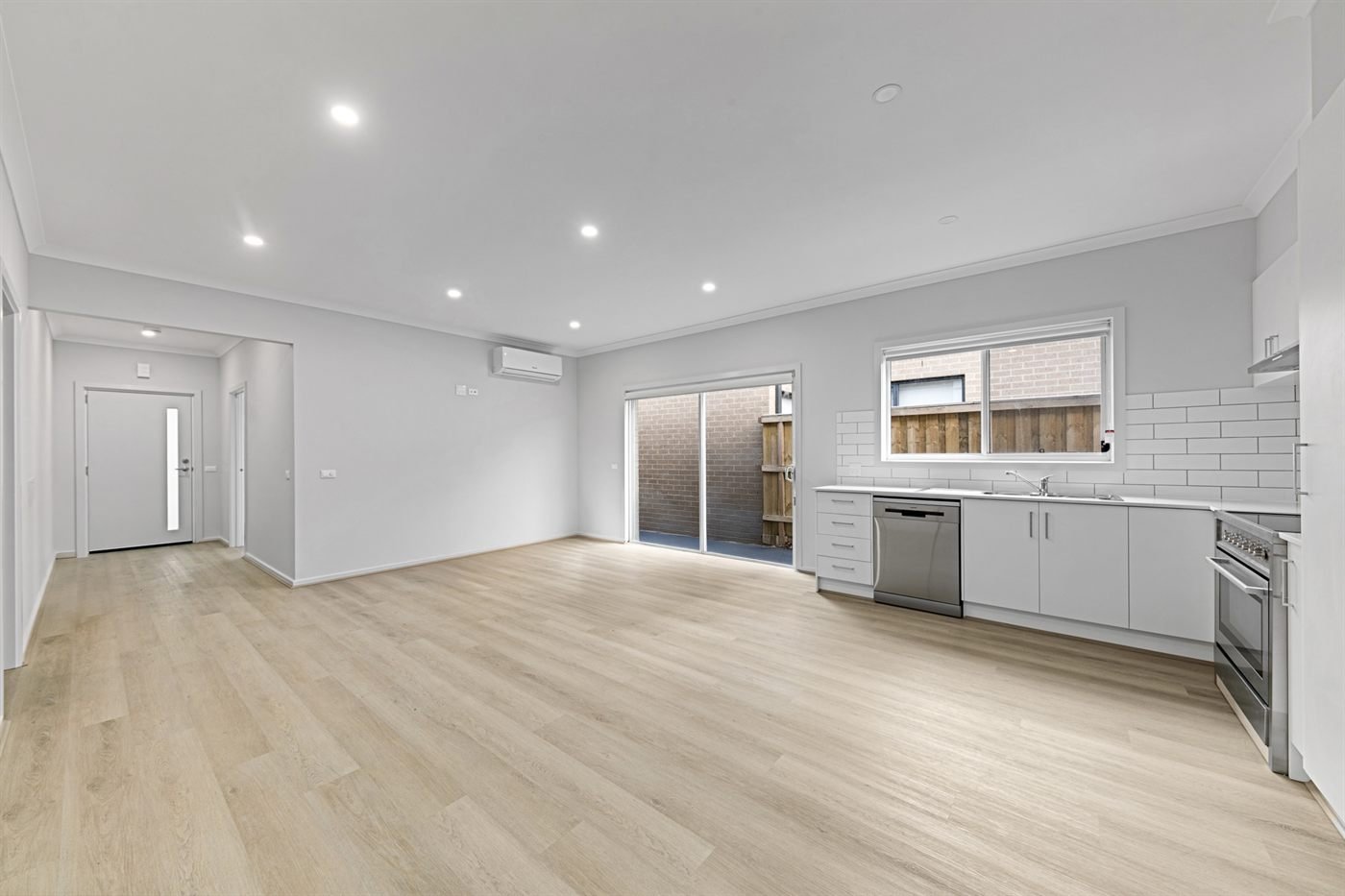 23 Balmore Street, photograph 2.