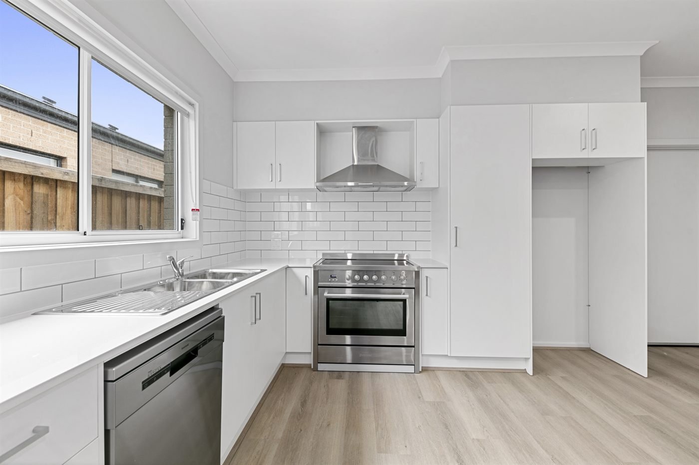23 Balmore Street, photograph 3.