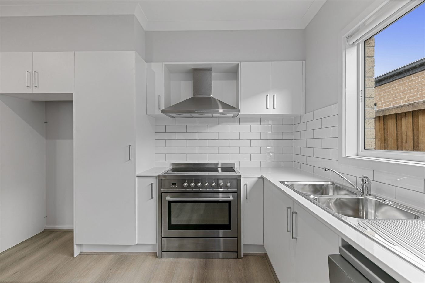 23 Balmore Street, photograph 4.