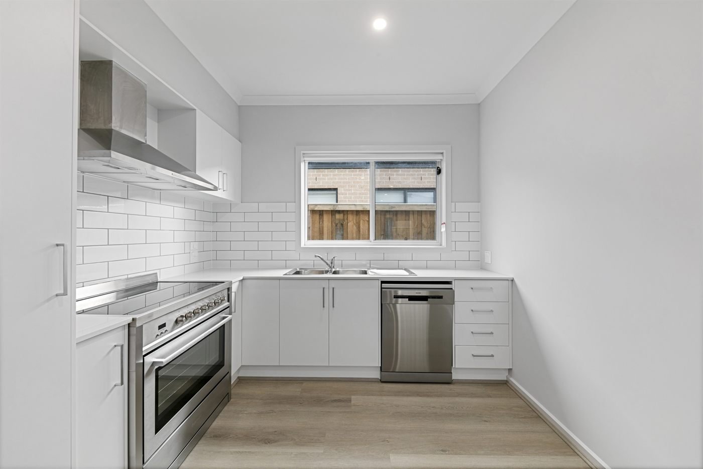 23 Balmore Street, photograph 6.