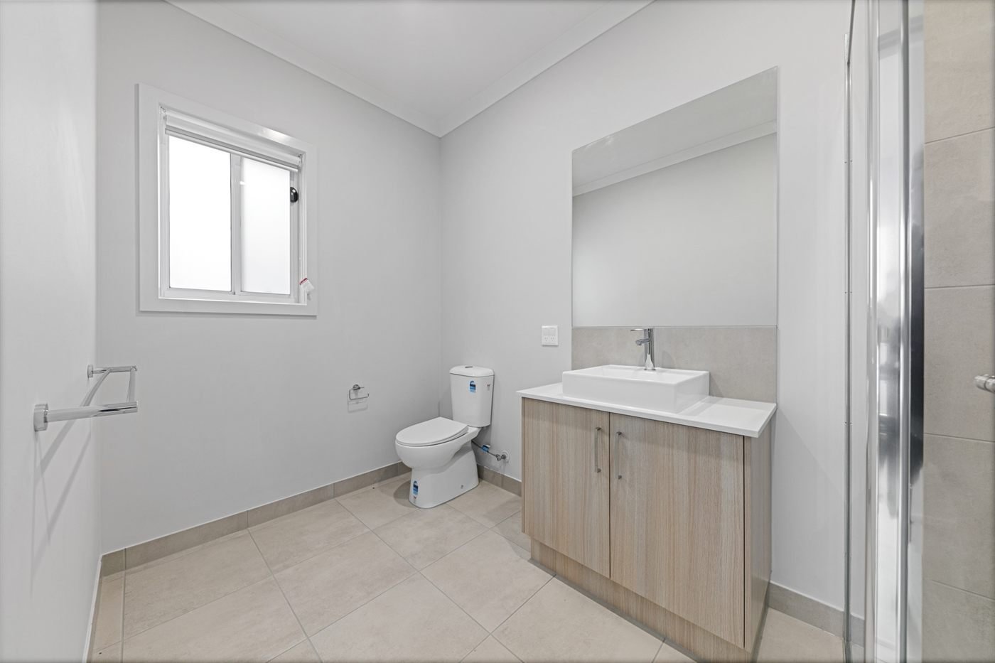 23 Balmore Street, photograph 8.