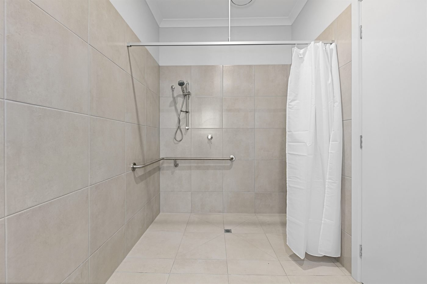 23 Balmore Street, photograph 10.