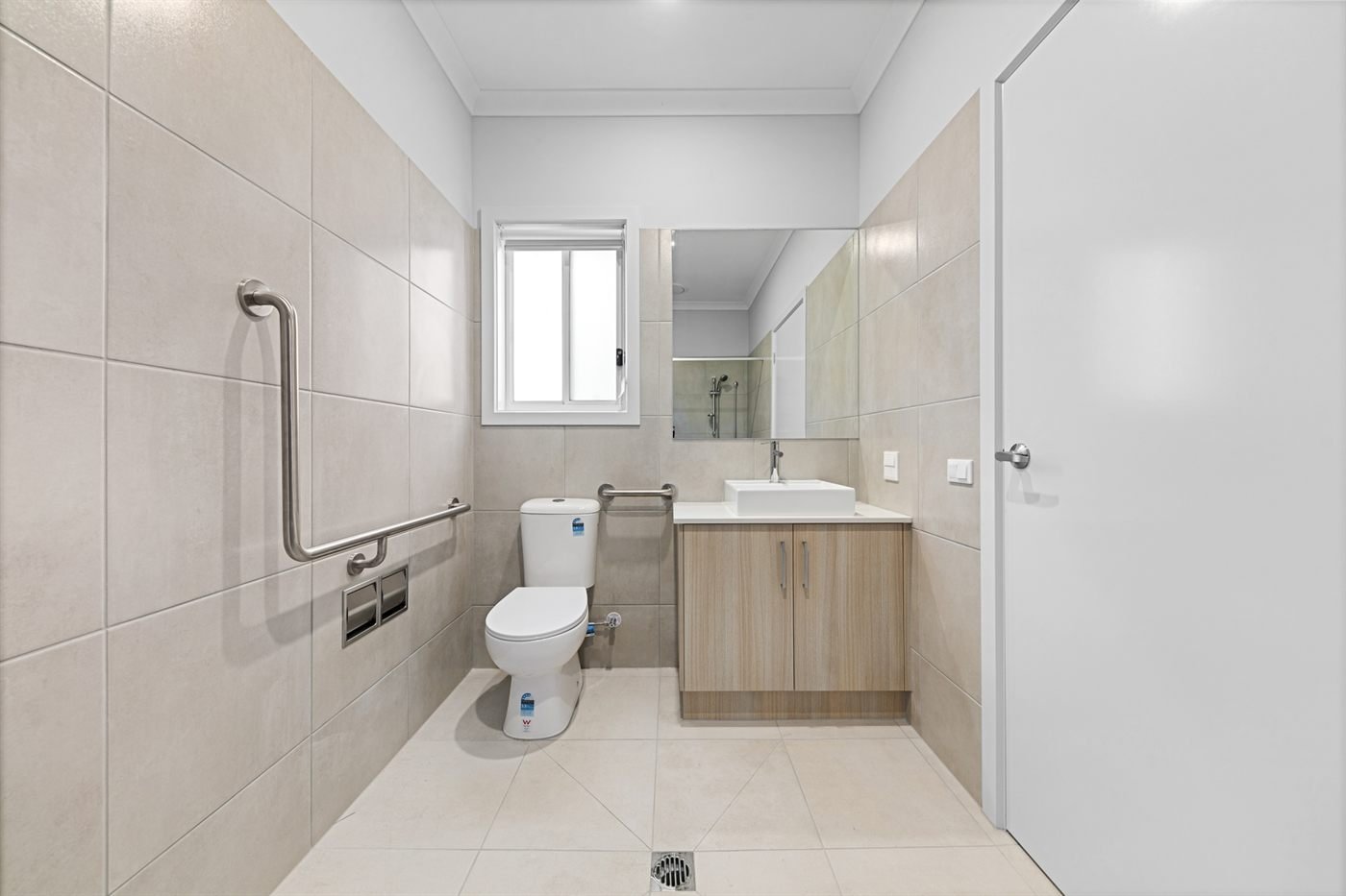 23 Balmore Street, photograph 11.
