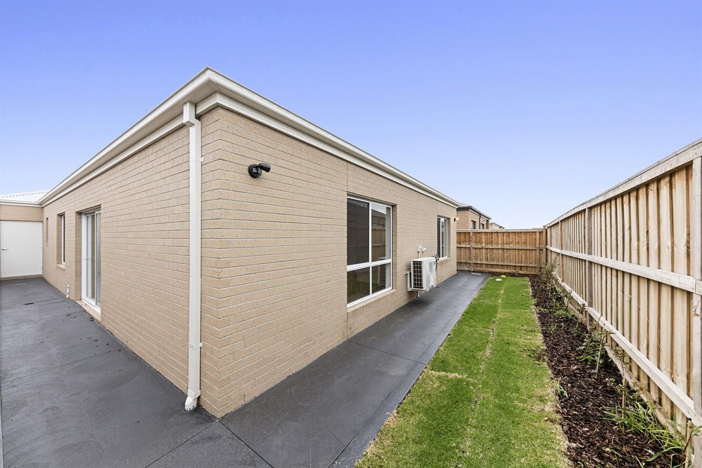 23 Balmore Street, photograph 12.