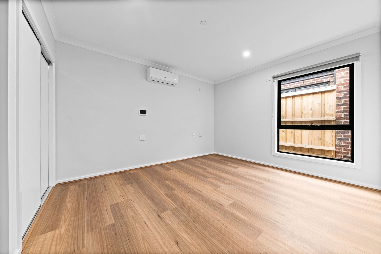 24 Flockhart Street, photograph 4.