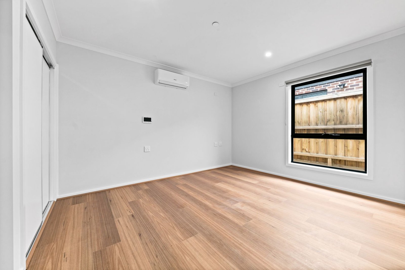 24 Flockhart Street, photograph 6.
