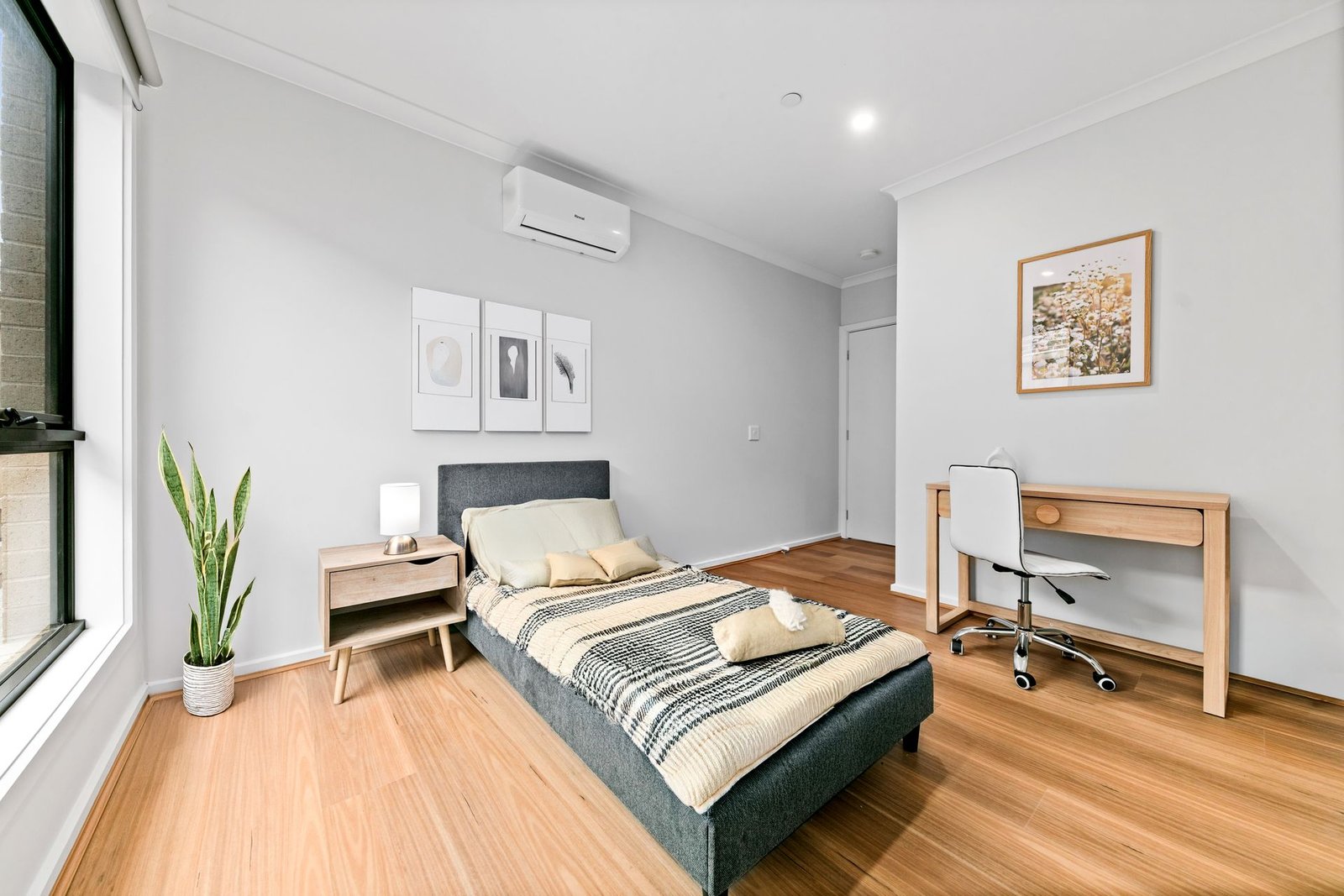 24 Flockhart Street, photograph 7.