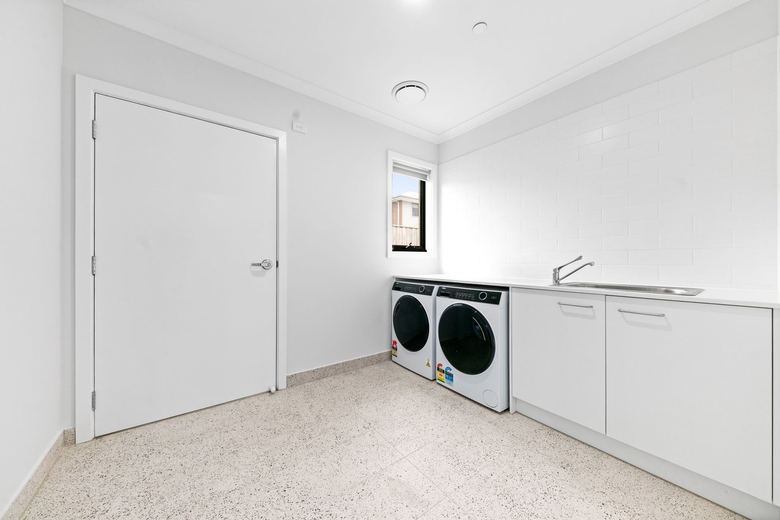 24 Flockhart Street, photograph 9.