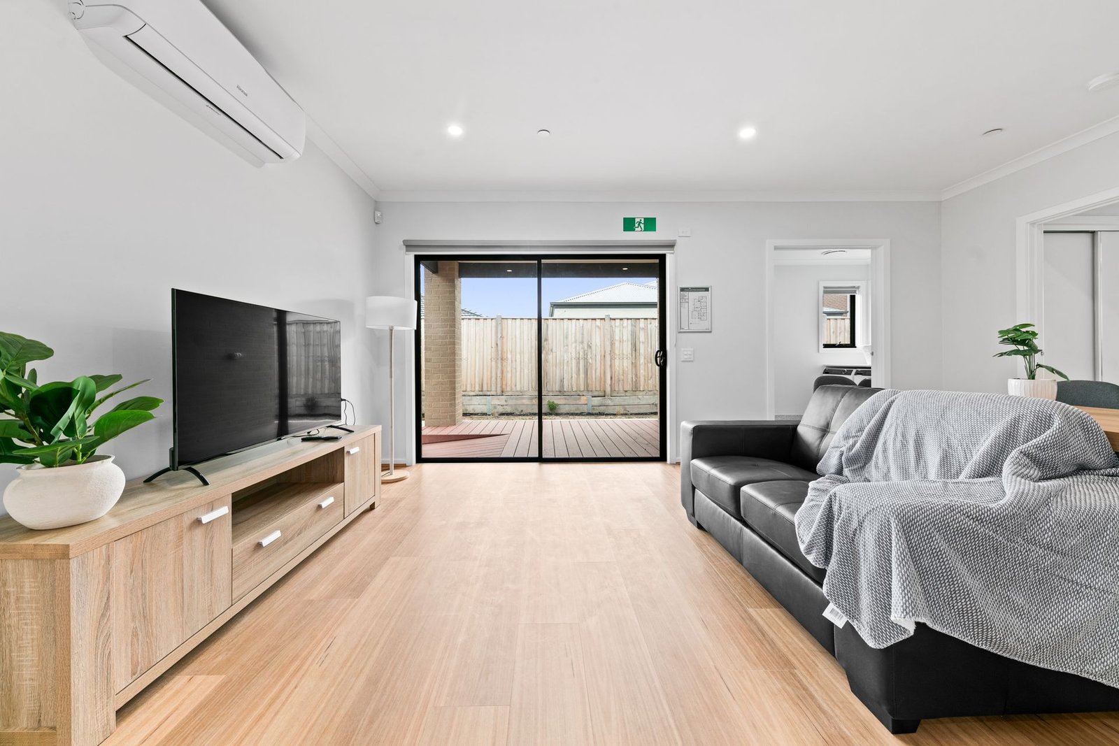 24 Flockhart Street, photograph 11.