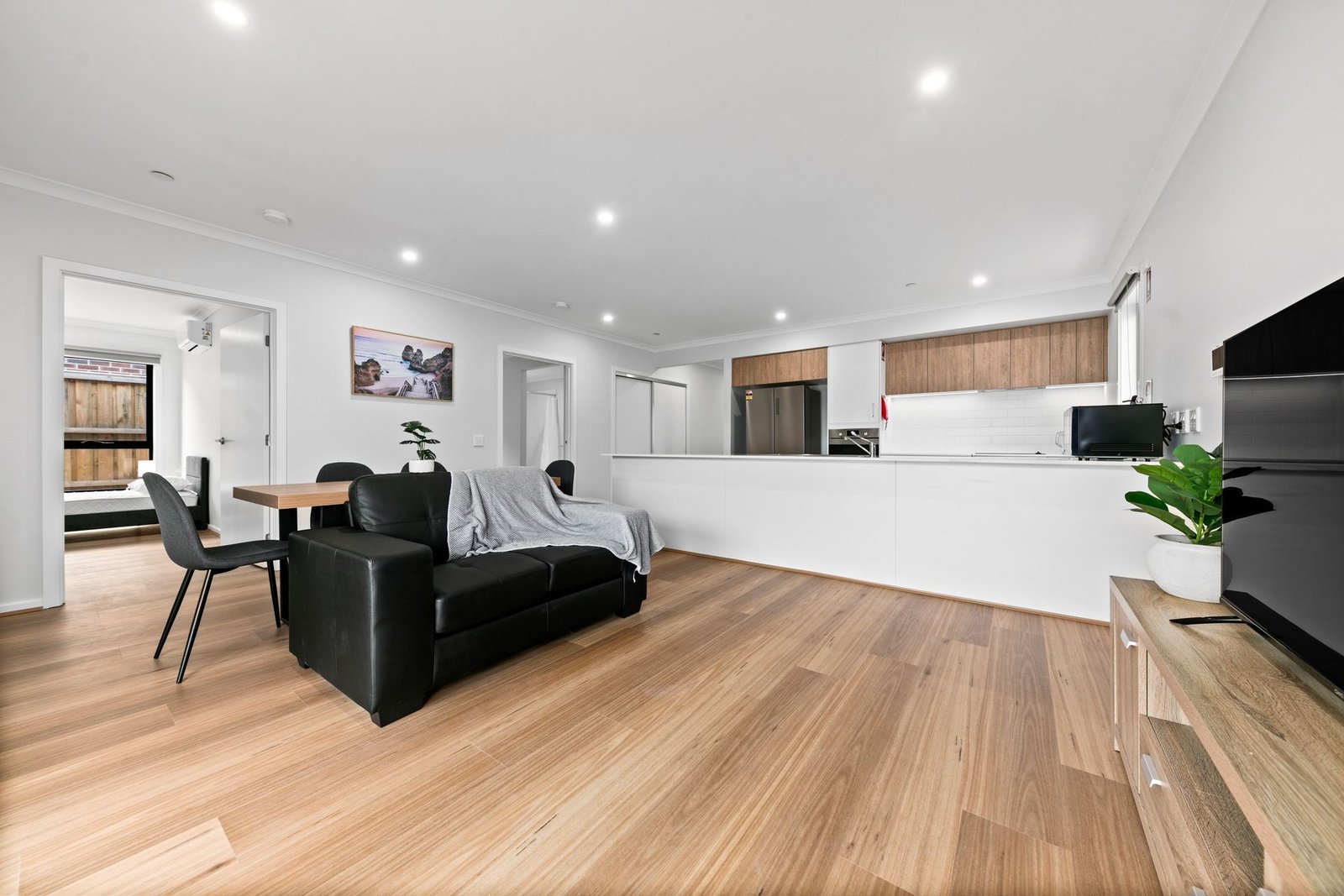 24 Flockhart Street, photograph 12.