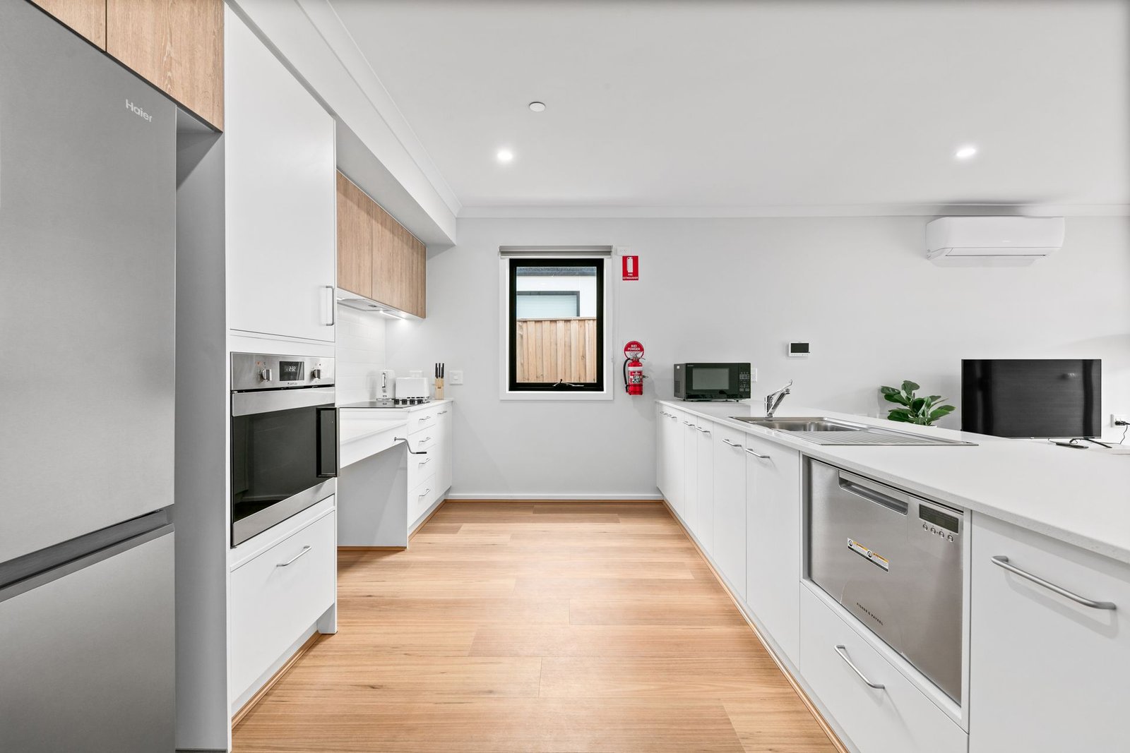 24 Flockhart Street, photograph 14.