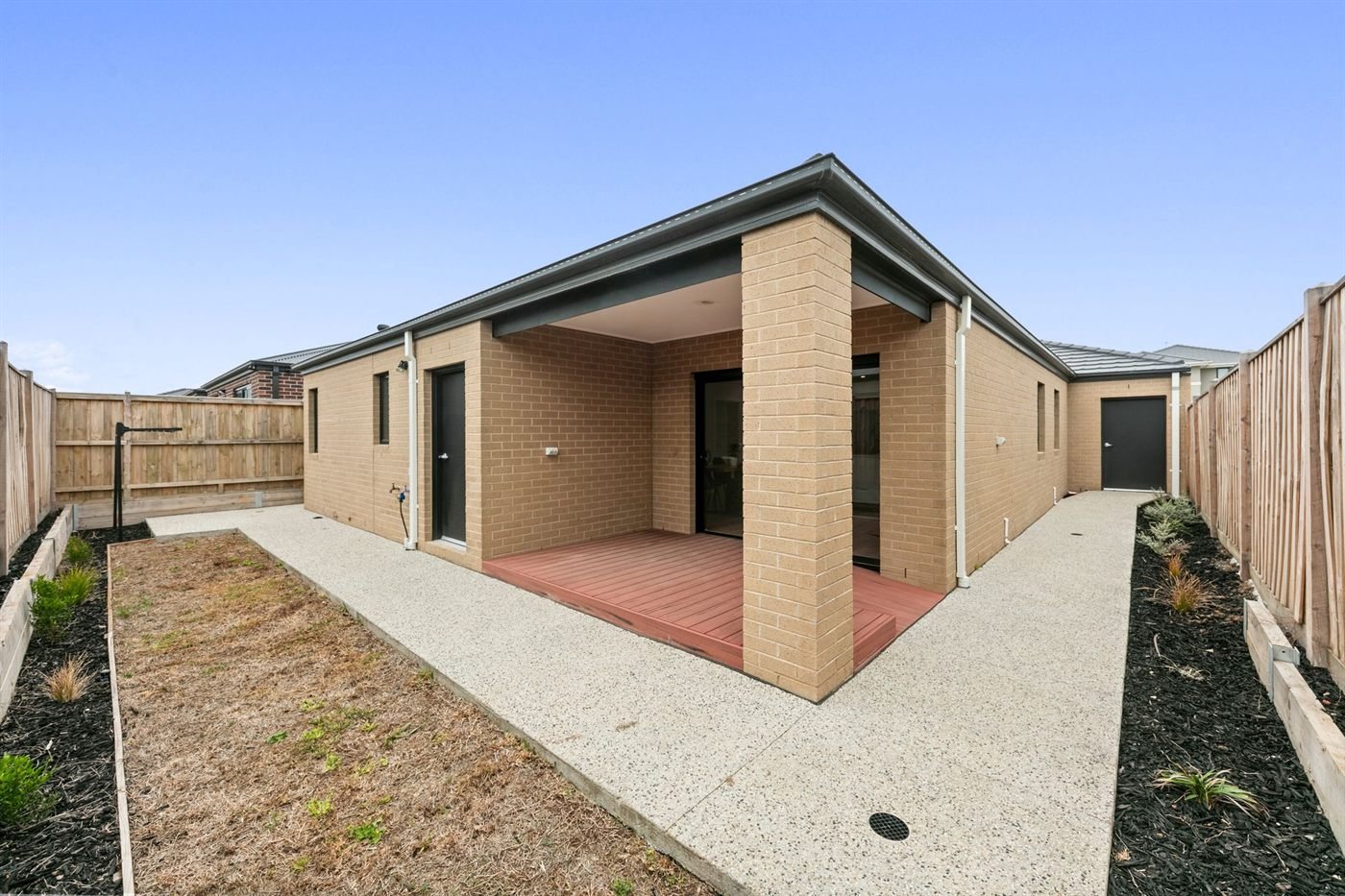 24 Flockhart Street, photograph 15.