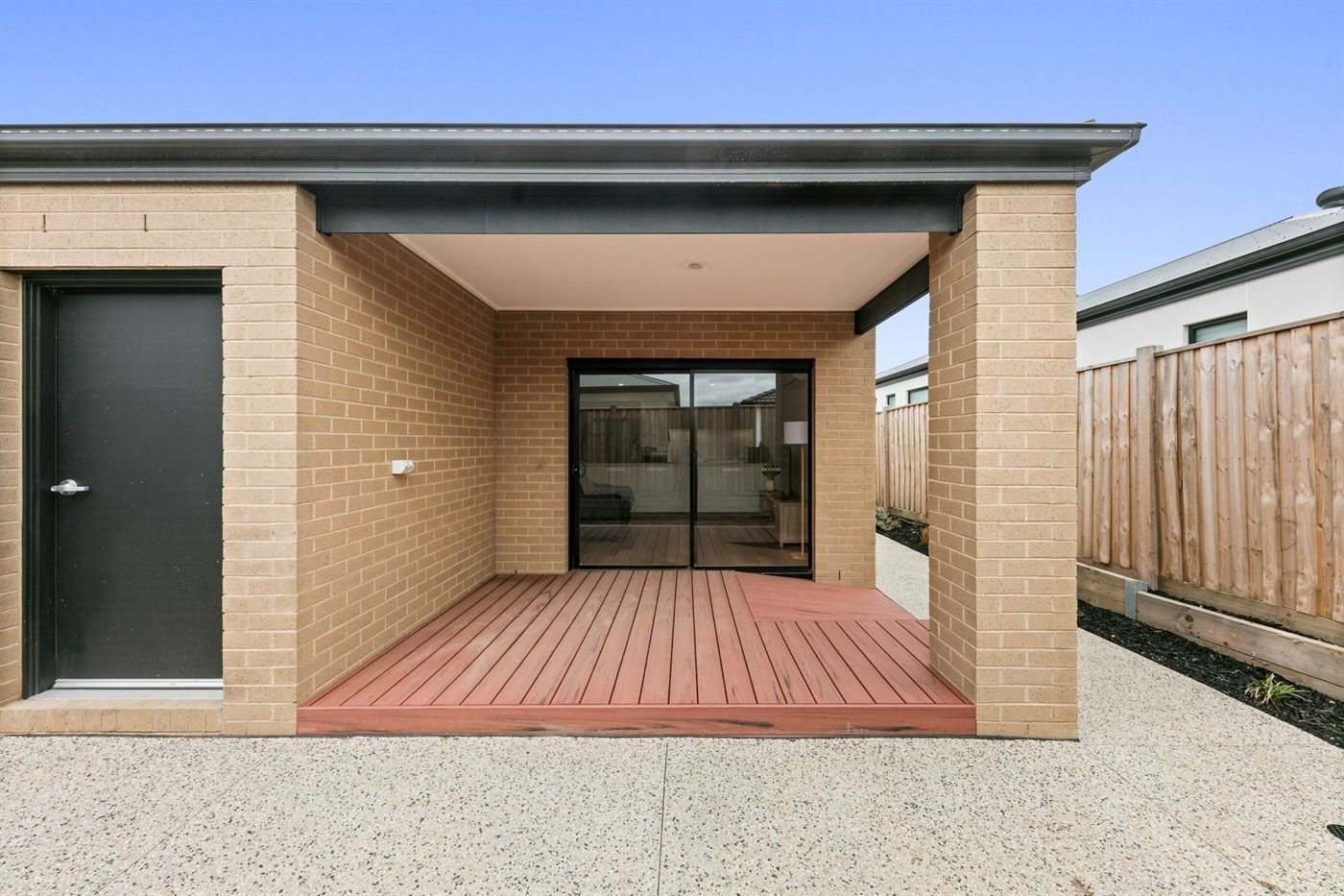 24 Flockhart Street, photograph 16.