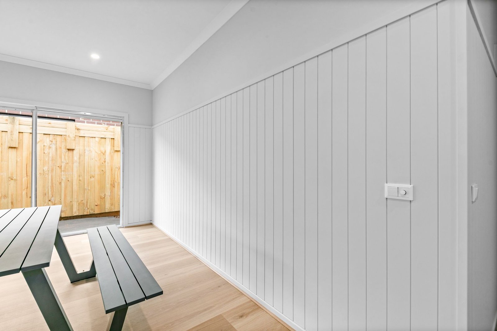 25 Balmore Street, photograph 1.