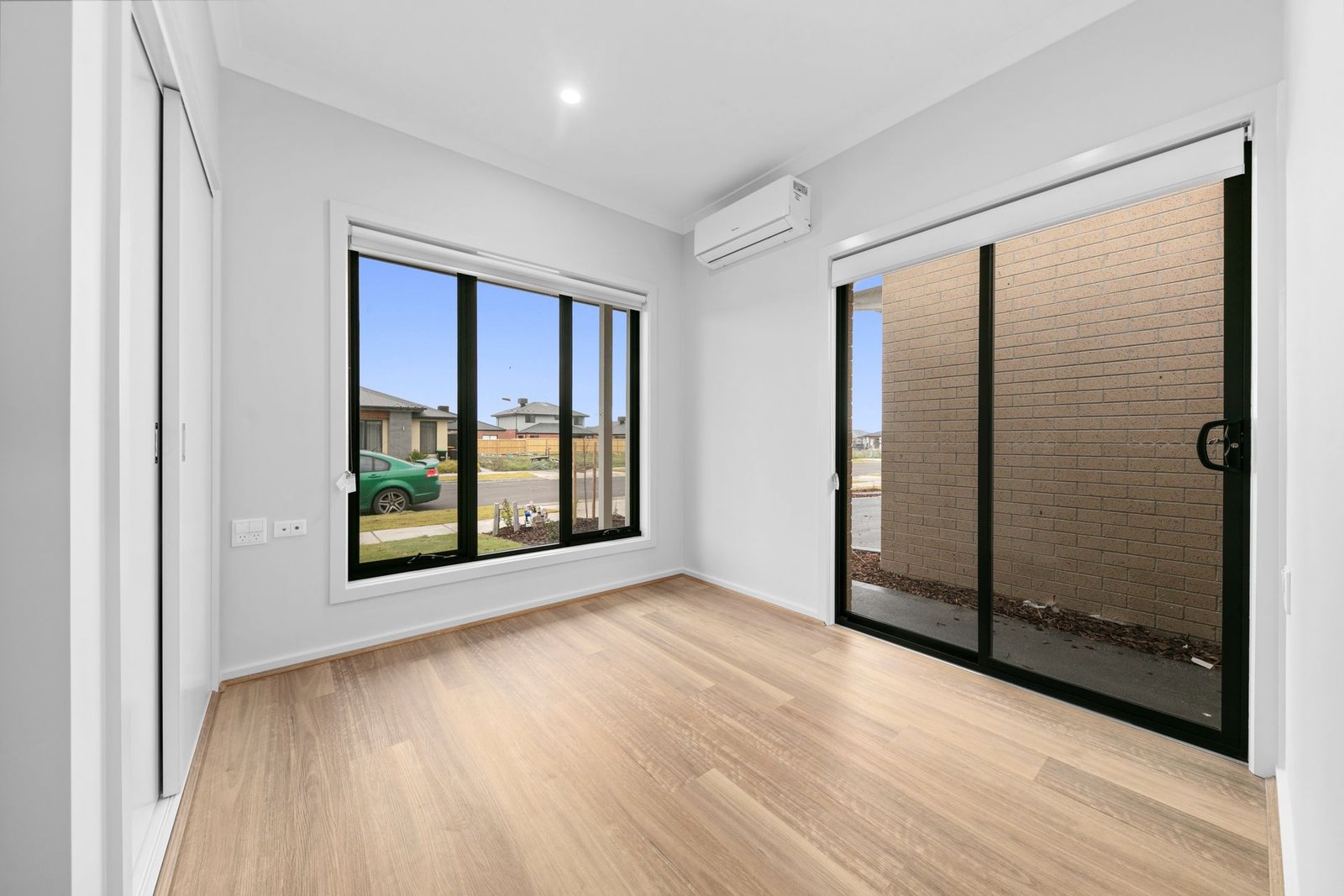 25 Balmore Street, photograph 7.