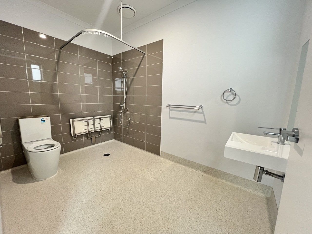 25 Kinross Street, photograph 2.