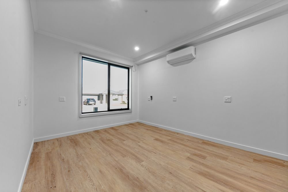 25 Paradise Circuit, photograph 8.