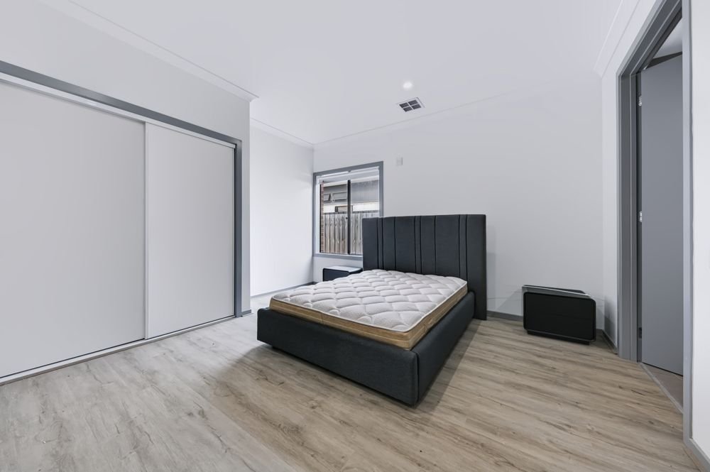 25 Power Road, photograph 8.