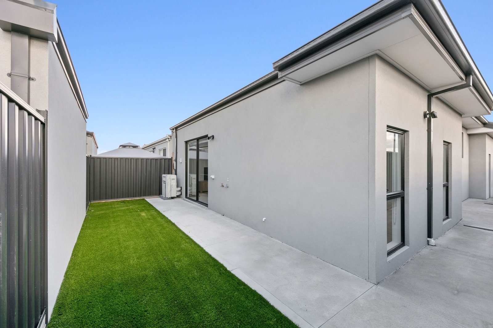 28 Simmental Road, photograph 10.