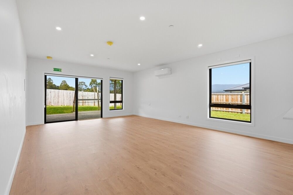30 Bluetongue Drive, photograph 1.