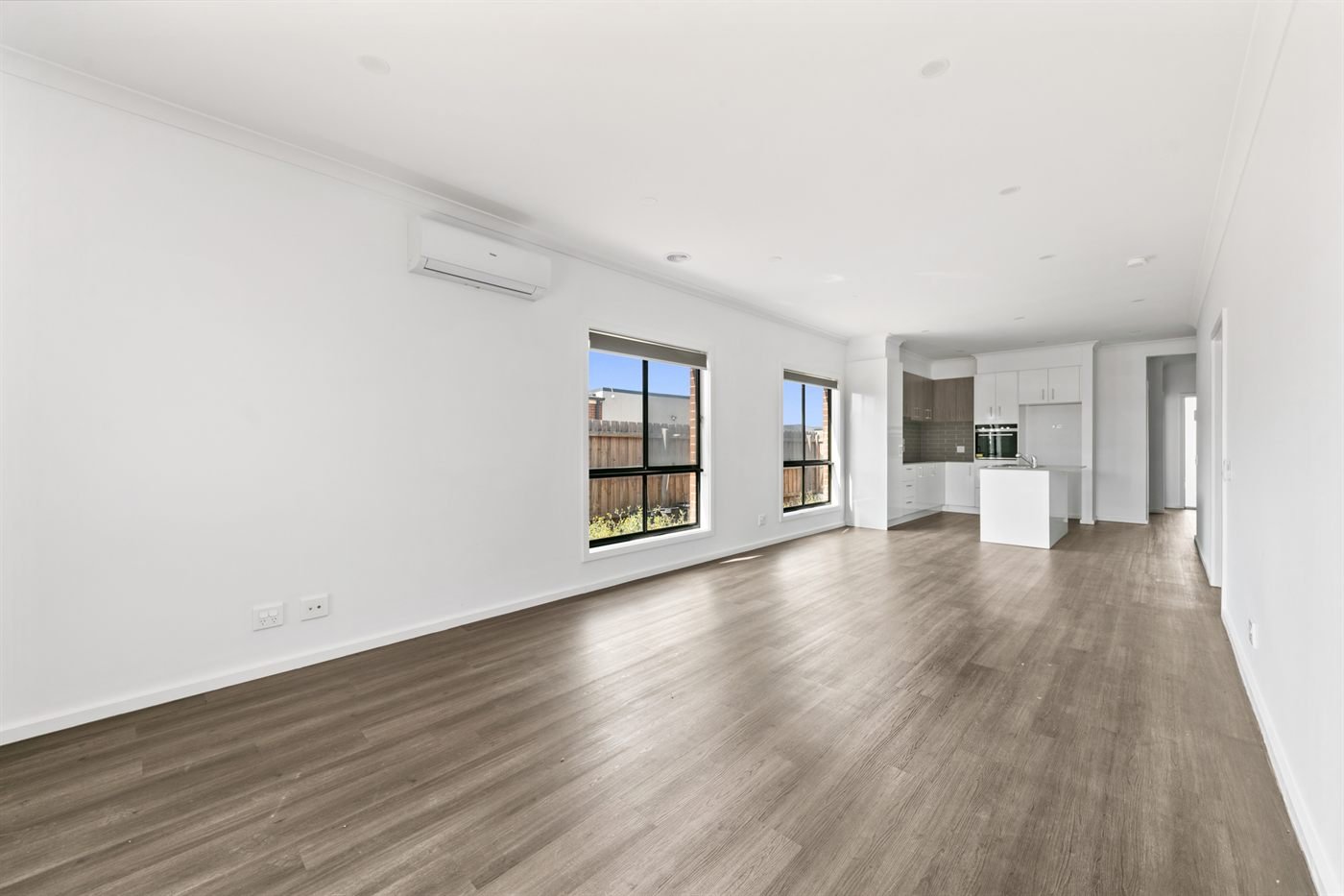 31 Eshal Crescent, photograph 2.